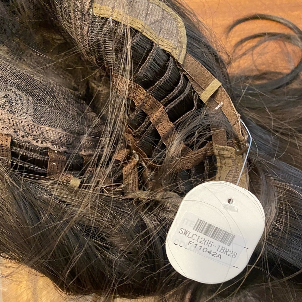 Bundle lot of 4 long synthetic wigs - Picture 5 of 5